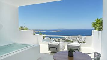 Signature suite, bubbelbad, uitzicht op zee | Terras