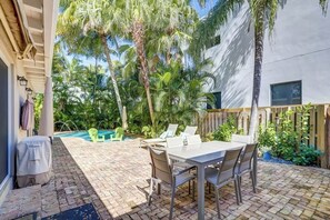 屋外ダイニングエリア