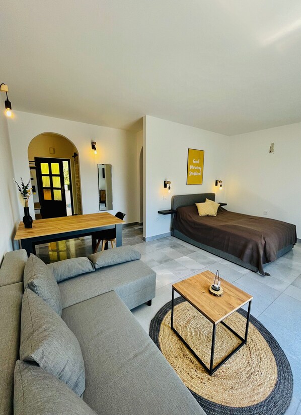 1 chambre, coffres-forts dans les chambres, bureau, lit parapluie