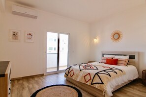 3 dormitoris, planxa i posts de planxar, wifi gratuïta i roba de llit 