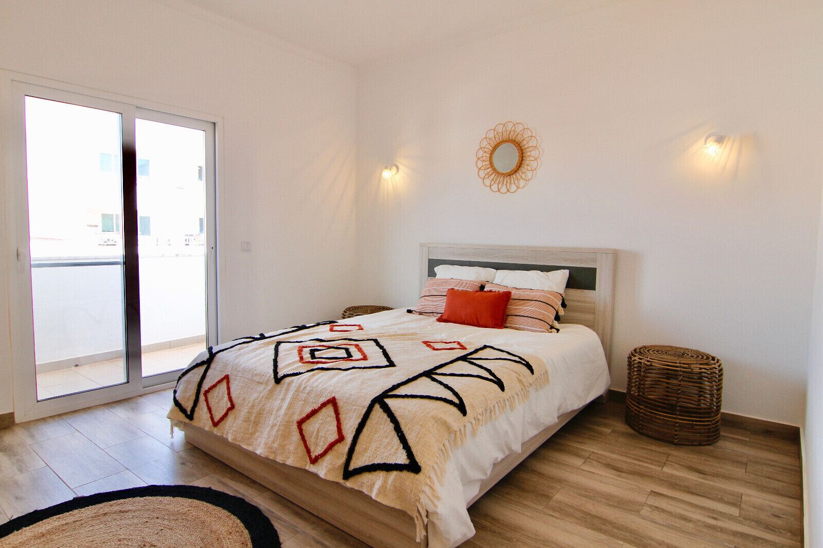 3 室のベッドルーム、アイロン / アイロン台、WiFi (無料)、ベッドシーツ