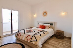 3 室のベッドルーム、アイロン / アイロン台、WiFi (無料)、ベッドシーツ