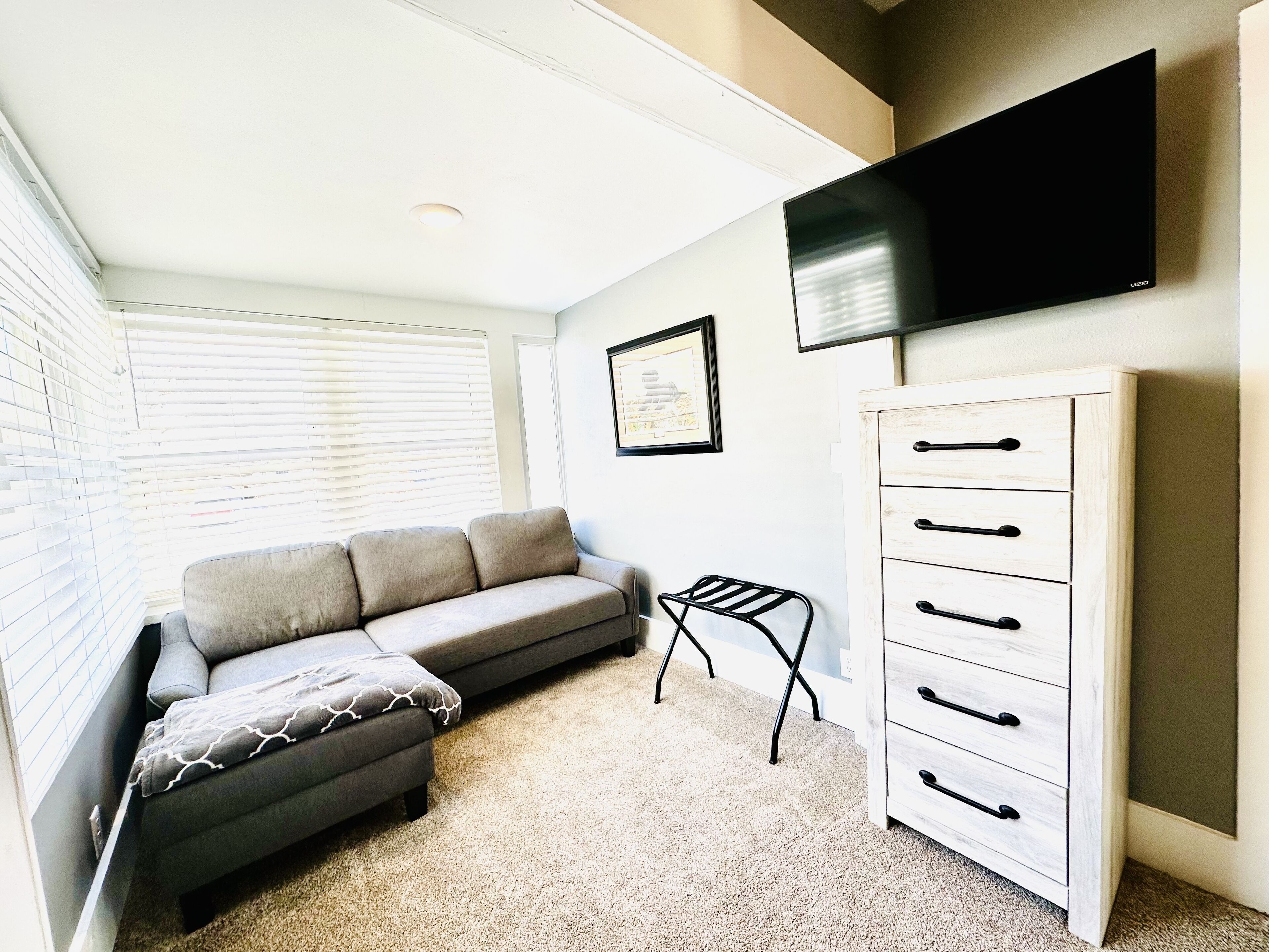 ☆The Lounge #2☆ Foosball Table , 65" TV, Fenced Yard