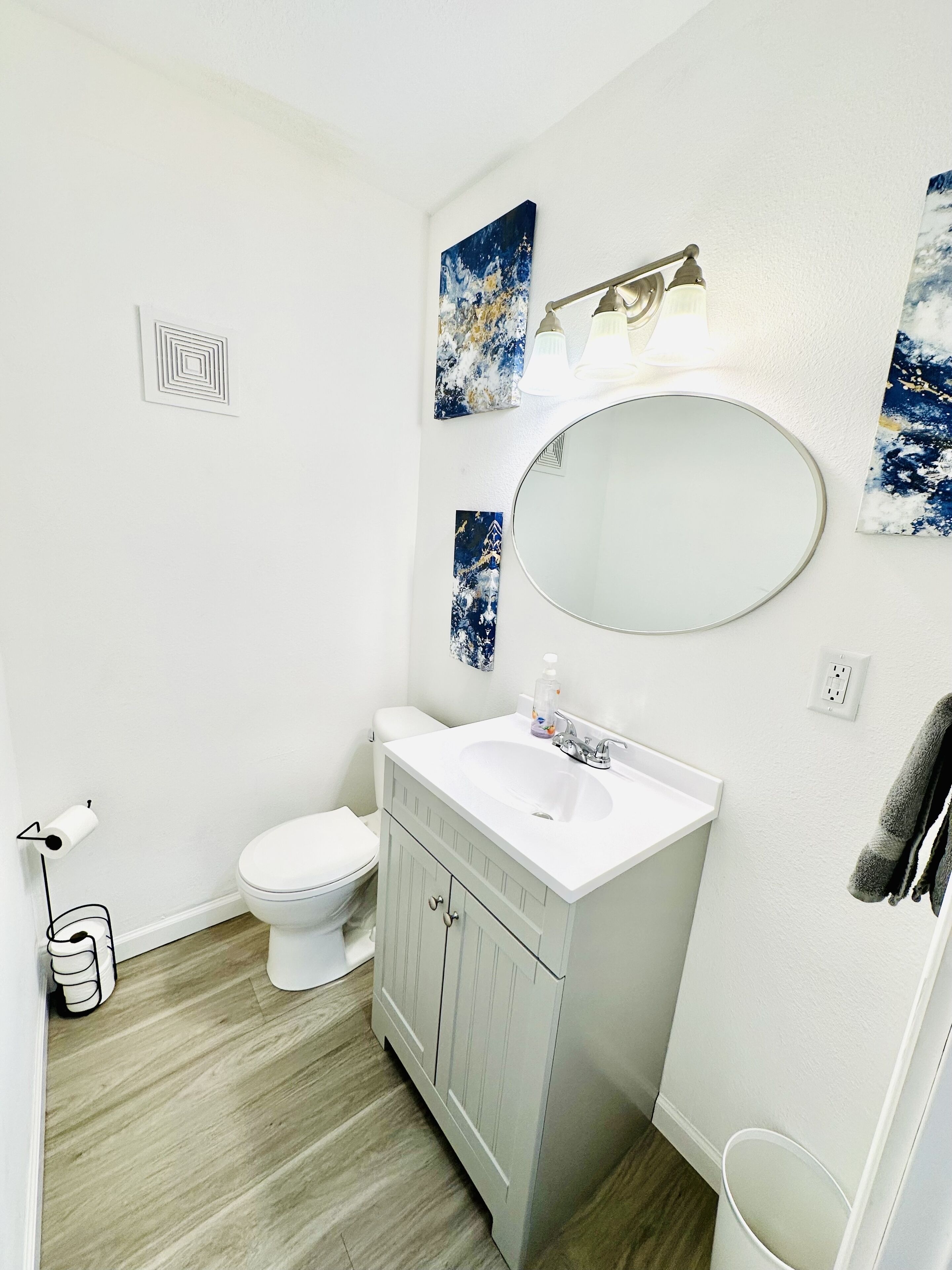 ☆The Lounge #7 ☆ Foosball, 65" TV, Ocean Theamed, 4 season room