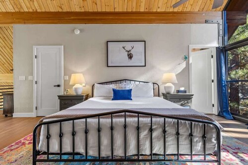 Renovated | Famous Cabin | Hot Tub | AC | Mtn View