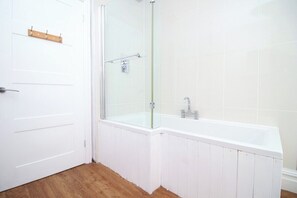 Shower, hair dryer, towels - Stunning sea views - Barry's Retreat by Tŷ SA (Barry)
