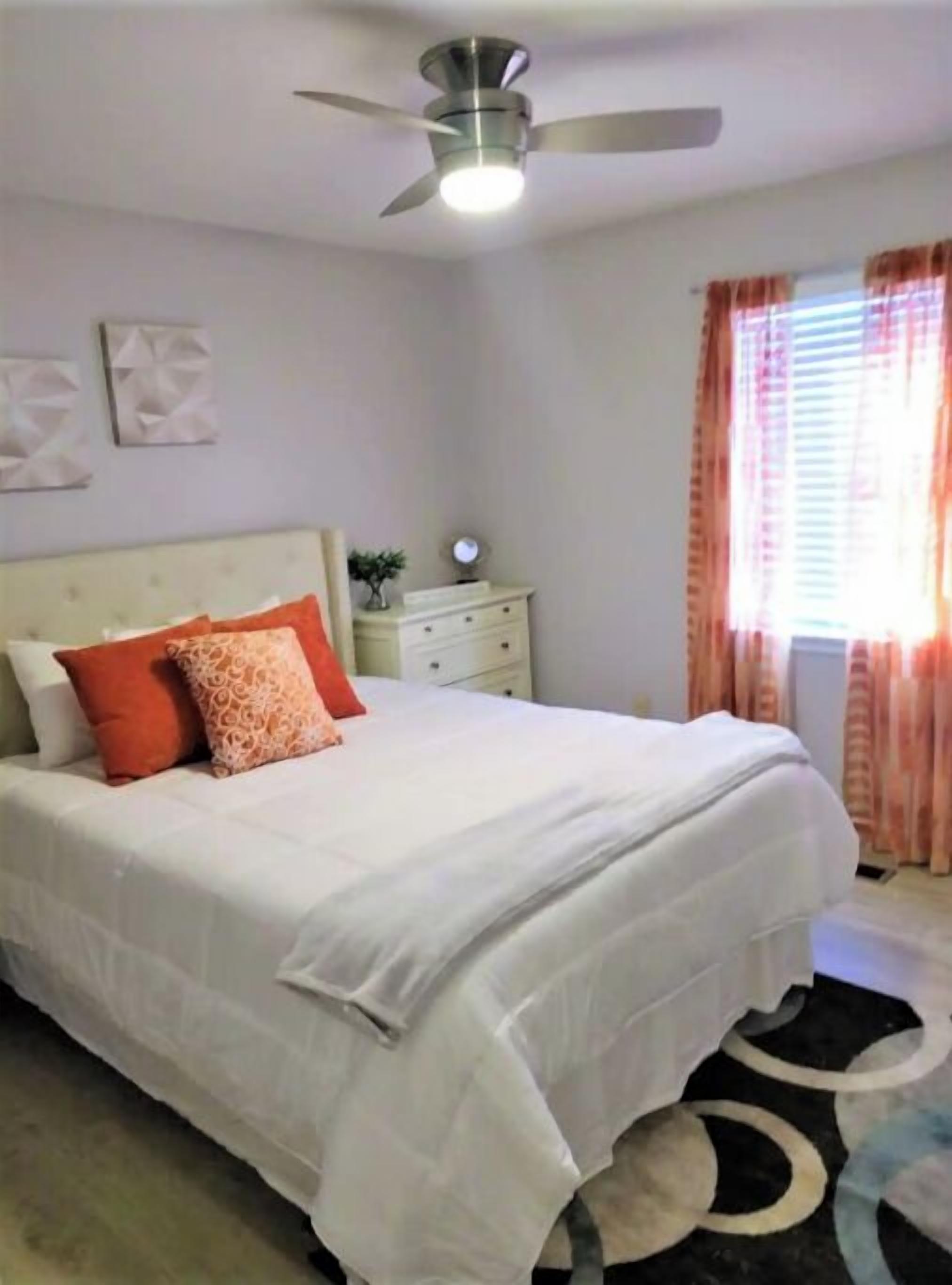 4 bedrooms, desk, iron/ironing board, free WiFi