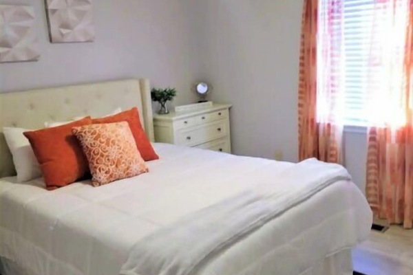 4 bedrooms, desk, iron/ironing board, free WiFi