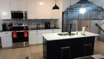 冰箱、微波炉、烤箱、炉灶