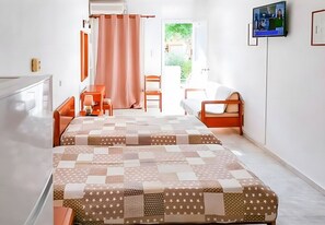 Eenvoudige studio | Bedden met traagschuimmatrassen, gratis babybedden, gratis wifi