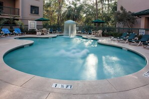 Outdoor pool - Family size condo just minutes from the beach (Hilton Head Island)