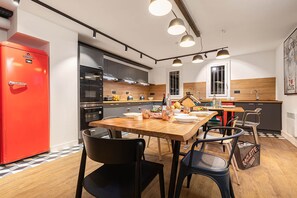 Fridge, microwave, dishwasher, coffee/tea maker