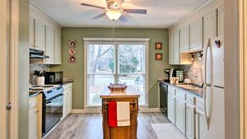 Batterie de cuisine, vaisselle et ustensiles