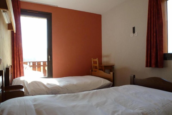 Economy Double or Twin Room | In-room safe, desk, blackout drapes, WiFi (free)
