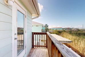 Property grounds - Shared Heated Pool, Garage Access, Pet Friendly, Golf Cart Access (Port Aransas)