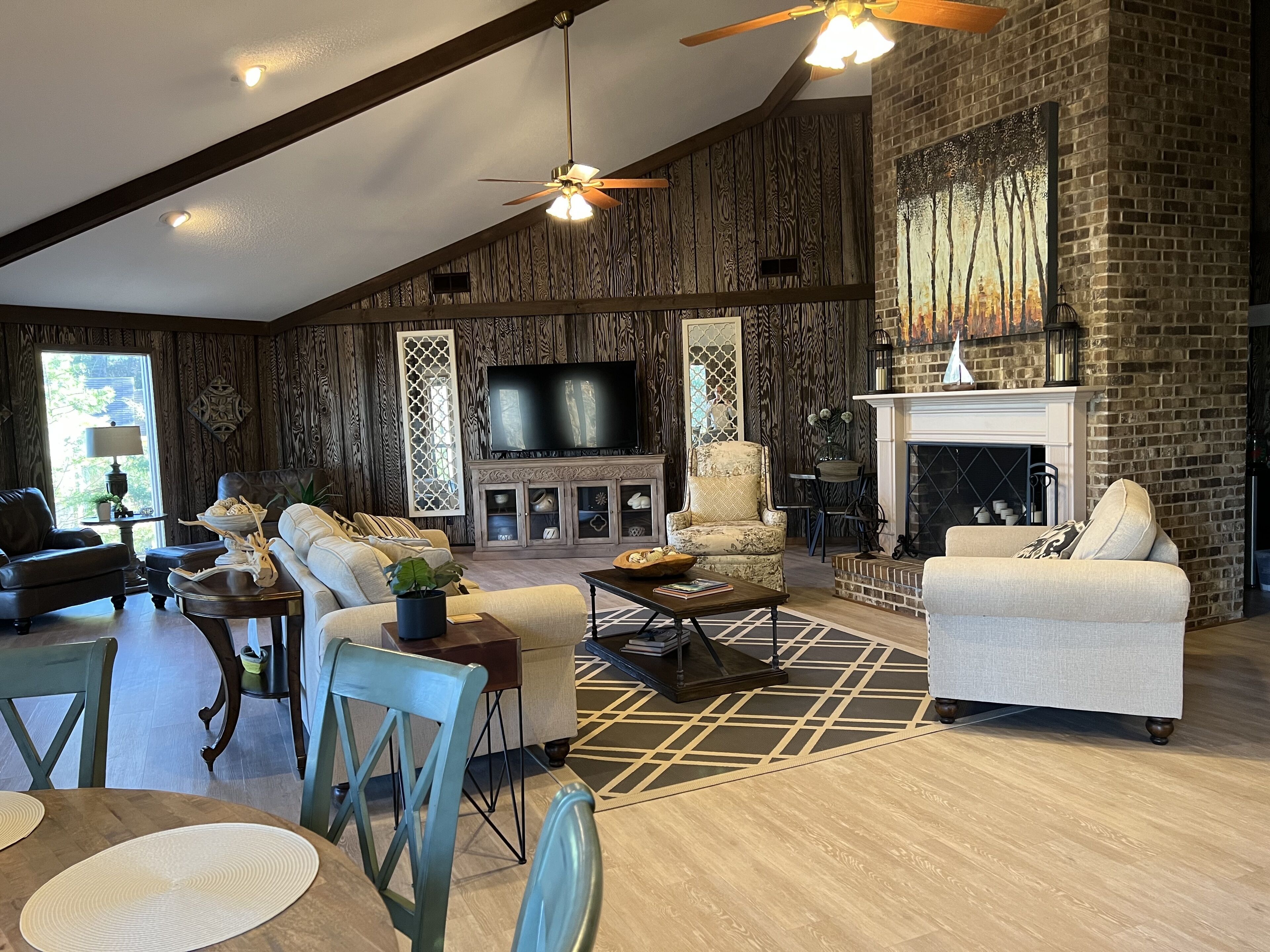 Beautiful Lake Front Home with Amazing Views Located Just 15 miles to UA.