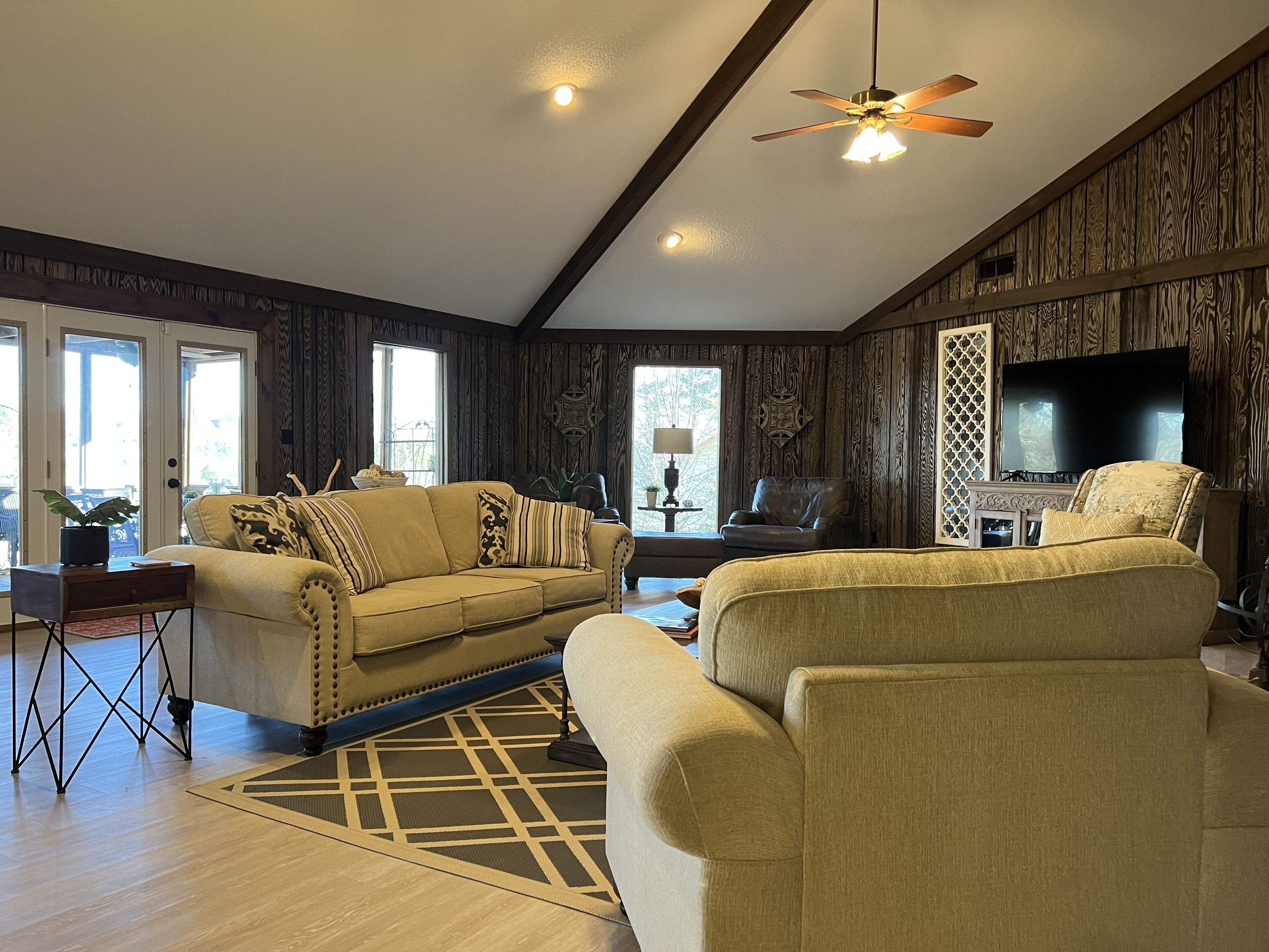 Beautiful Lake Front Home with Amazing Views Located Just 15 miles to UA.