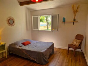 2 bedrooms, desk, iron/ironing board, travel cot - Semi-detached house T3, sleeps 4 to 6, sea view. (Poggio-Mezzana)