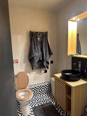 Bathroom - Resort center, 7th floor, view valley, balcony, tv, 28m², Les Orres (Les Orres)
