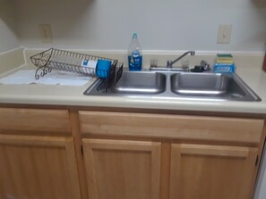Microwave, oven, stovetop, cookware/dishes/utensils