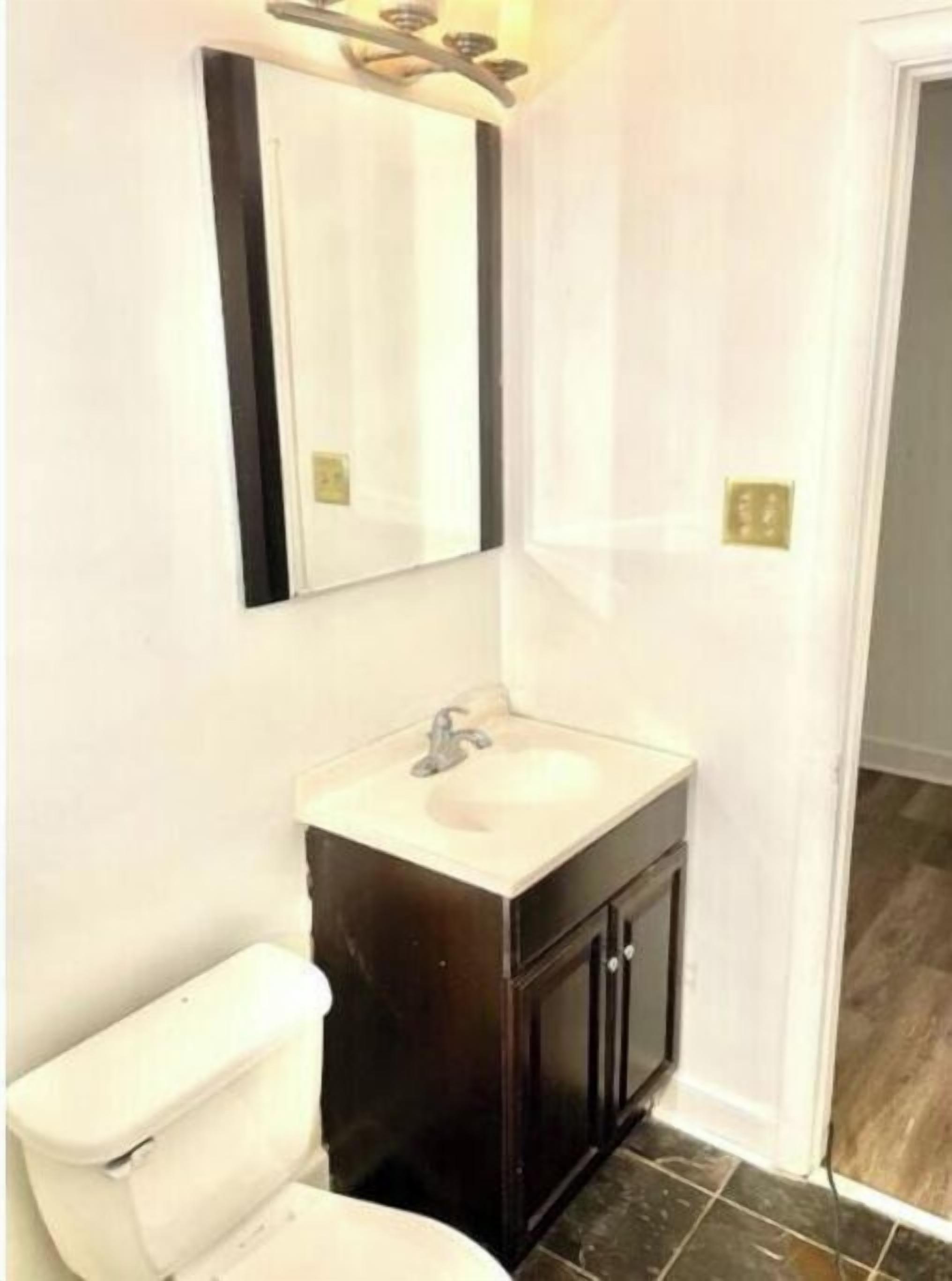 Bathtub, towels, soap, shampoo