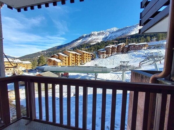 Property grounds - 20m from shops, 1st floor, view ski slopes, balcony, ski locker, 52m², Valmorel (Les Avanchers-Valmorel)