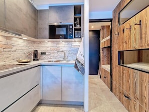 Fridge, microwave, oven, coffee/tea maker