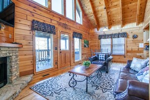 TV, caminetto, lettore DVD