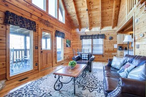 TV, caminetto, lettore DVD