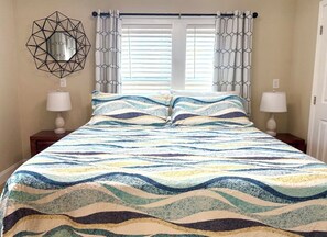 2 soverom, skrivebord, strykejern/-brett og wi-fi (inkludert)