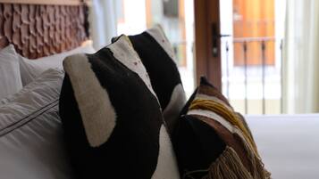 2 bedrooms, hypo-allergenic bedding, minibar, desk