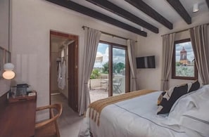 Studio Suite Presidensial | Seprai antialergi, minibar, meja kerja, dan ruang kerja ramah laptop