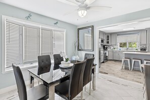 Dining - Waterfront Pets OK! Game Room Grill Kayaks Bikes (Ocean City)