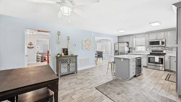 冰箱、微波炉、烤箱、炉灶