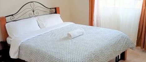 2 makuuhuonetta, työpöytä, silitysrauta/-lauta, Wi-Fi