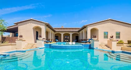 Scottsdale Oasis: 6BR, Dual Pools & 12-Person Spa