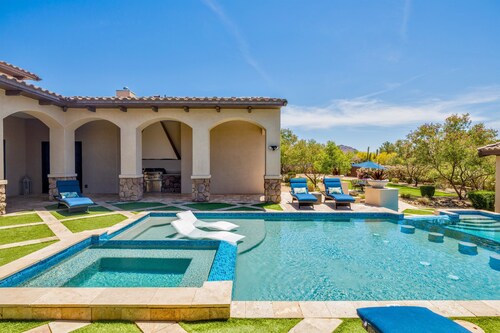 Scottsdale Oasis: 6BR, Dual Pools & 12-Person Spa