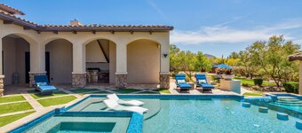 Scottsdale Oasis: 6BR, Dual Pools & 12-Person Spa