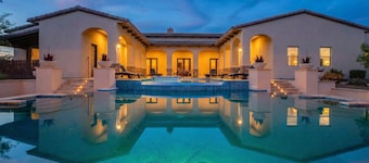 Scottsdale Oasis: 6BR, Dual Pools & 12-Person Spa