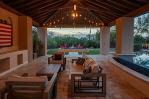 A heated pool - Scottsdale Oasis: 6BR, Dual Pools & 12-Person Spa (Scottsdale)