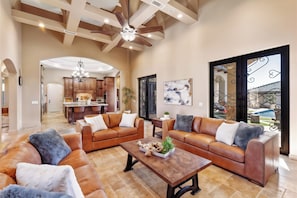 تلفزيون ذكي، مدفأة، مشغل دي في دي، كرة قدم الطاولة