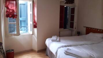 6 bedrooms, travel cot, free WiFi, bed sheets