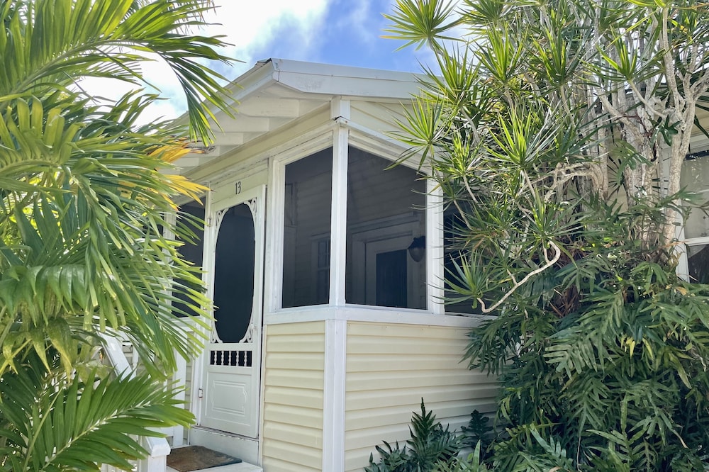 Old Florida Style, Dockage, Swimming Pool (shared), just 20 miles from Key West