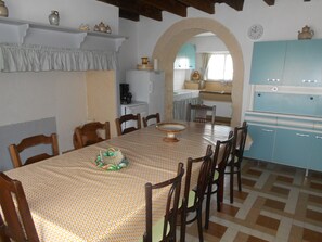 Dining - At the edge of the farm (Francoulès)