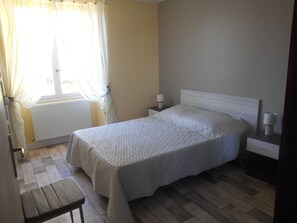 5 bedrooms, travel crib, free WiFi