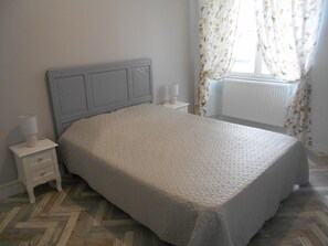 5 bedrooms, travel crib, free WiFi - At the edge of the farm (Francoulès)