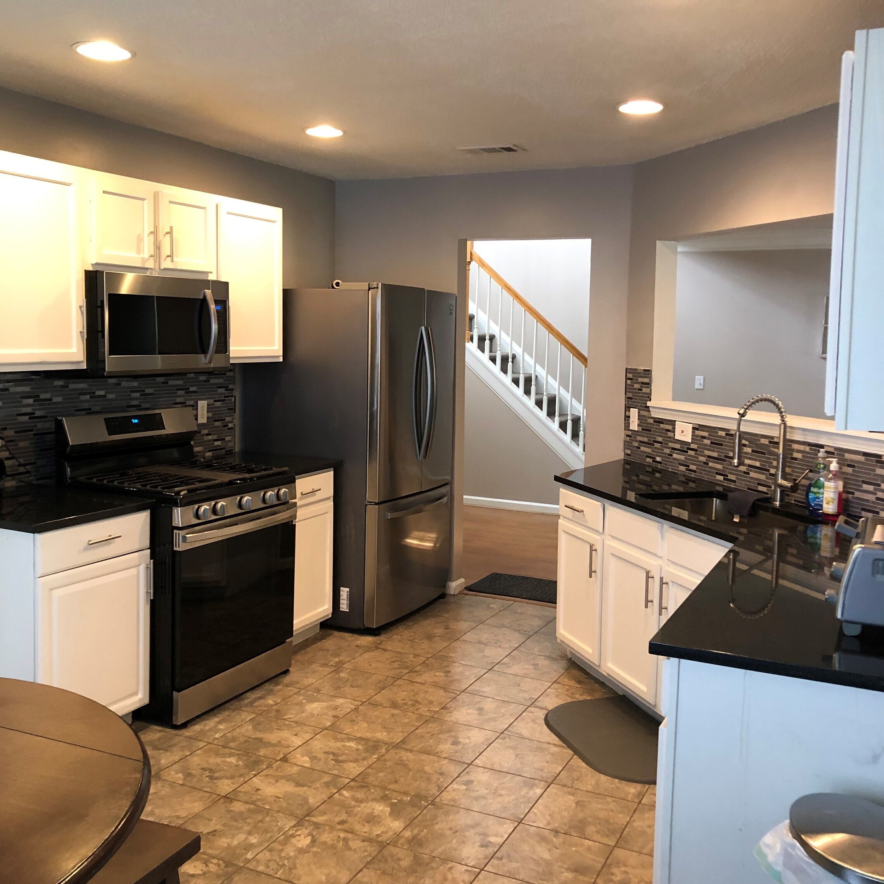 Cozy single-family home newly remodeled-10 mins from airport