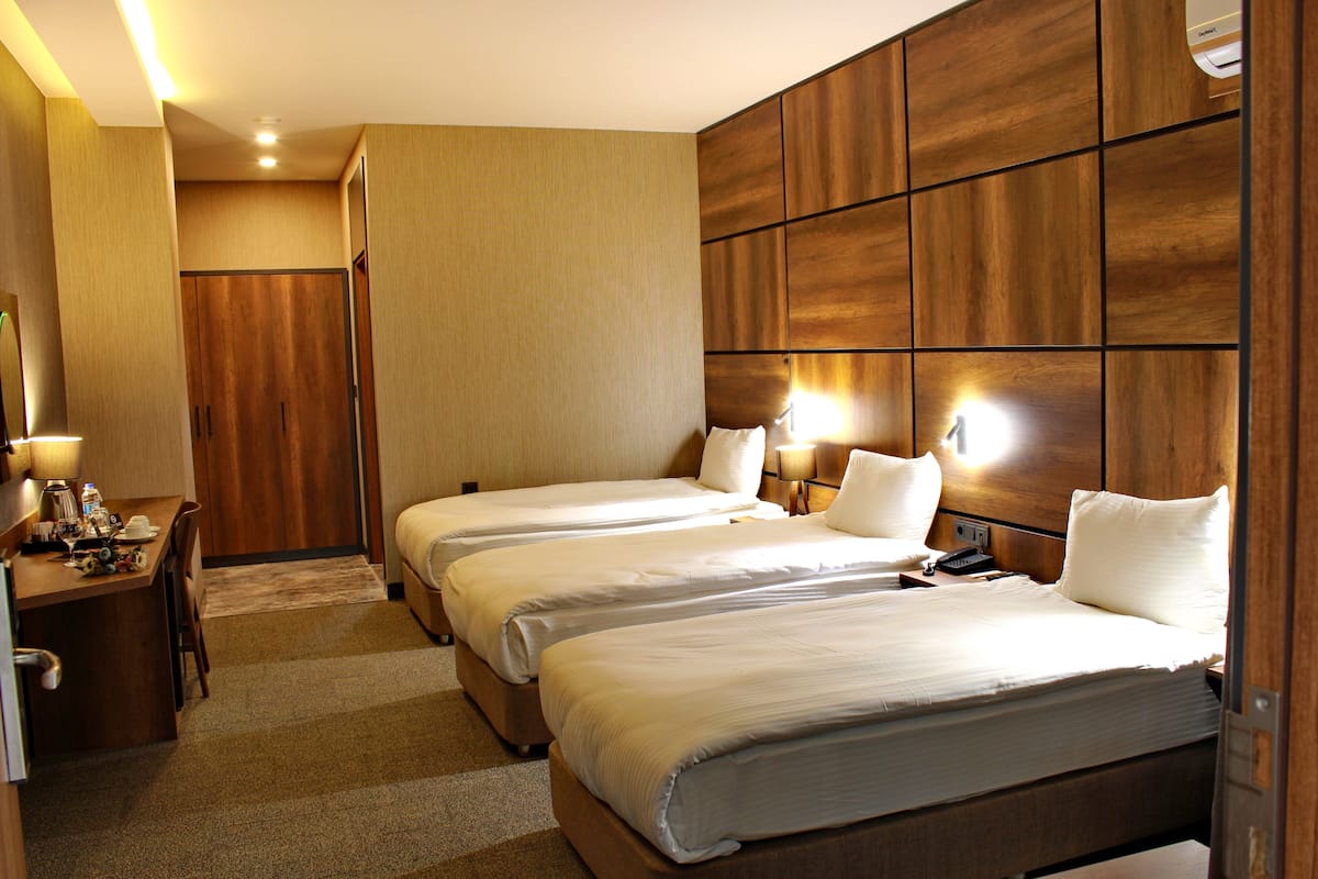 Standard Room 3 | 1 bedroom, blackout drapes, soundproofing, iron/ironing board