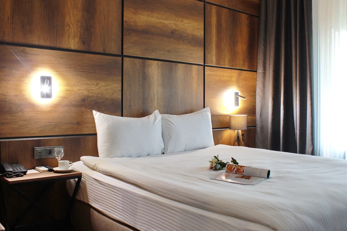 Standard Room 1 | 1 bedroom, blackout drapes, soundproofing, iron/ironing board