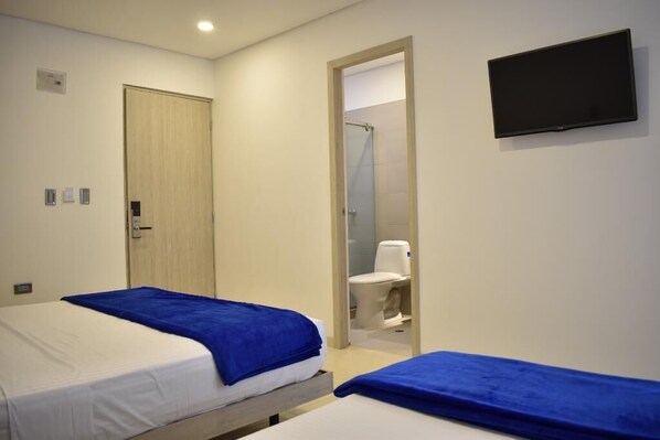 Basic Twin Room | Individually decorated, individually furnished, free WiFi, bed sheets - HOTEL BLU (San José de Cúcuta)